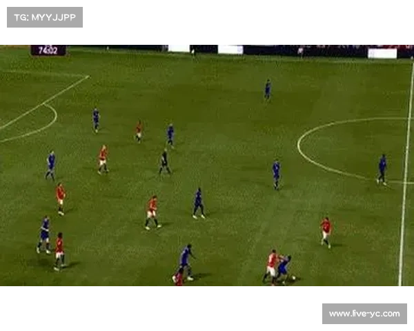 埃弗顿内讧后少一人作战反客为主，霍尔精彩兜射击溃曼联